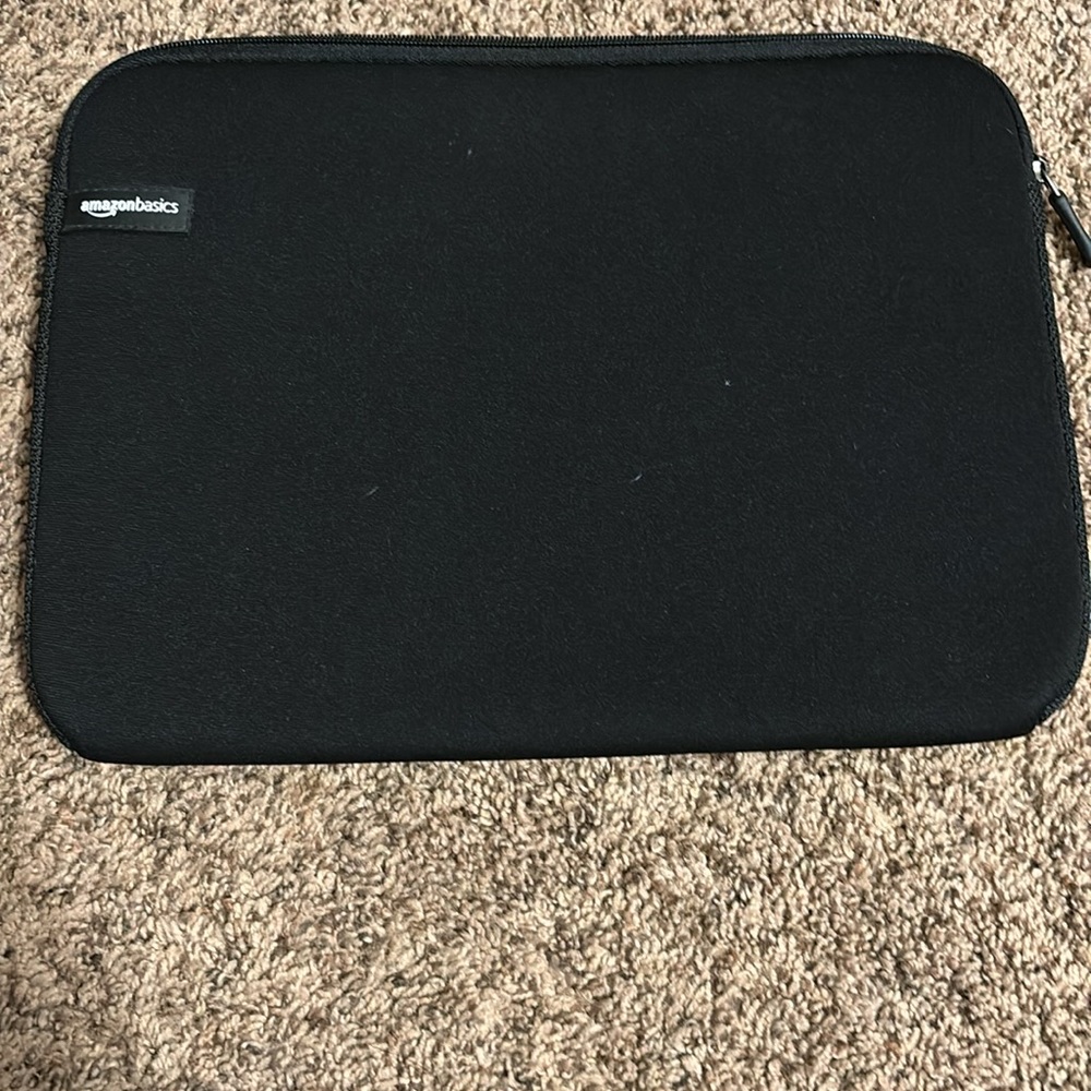Amazon basic black laptop/ tablet sleeve with zipper top and padded